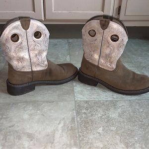 Ariat cowgirl boots size 10B